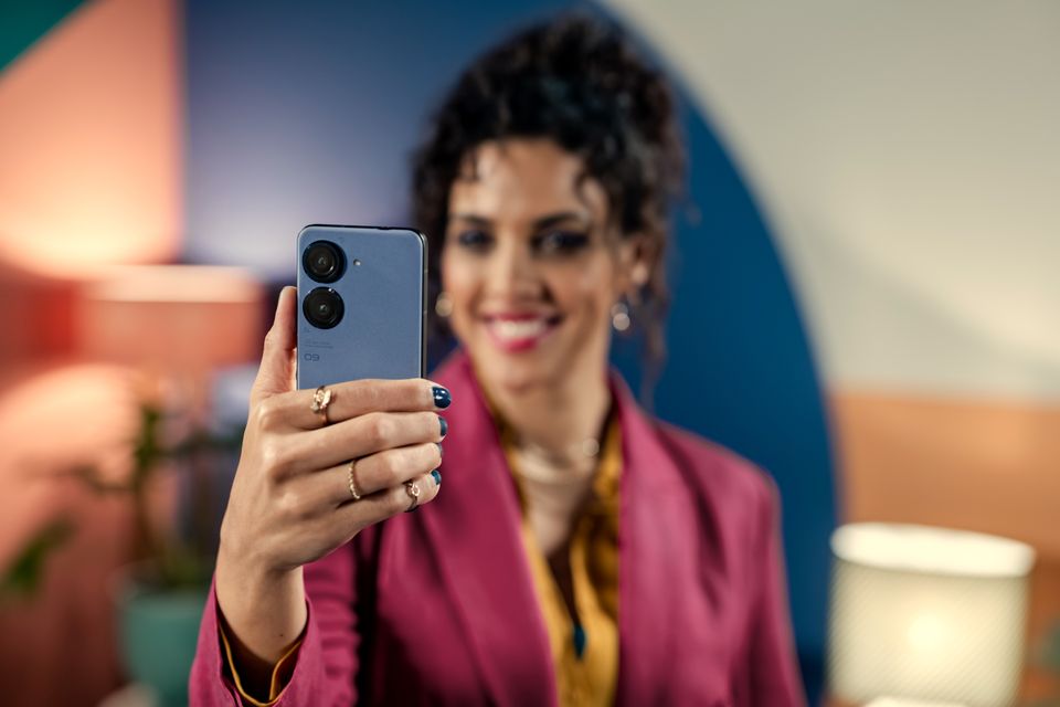 Asus Zenfone9 Commercial Kv Stills 155